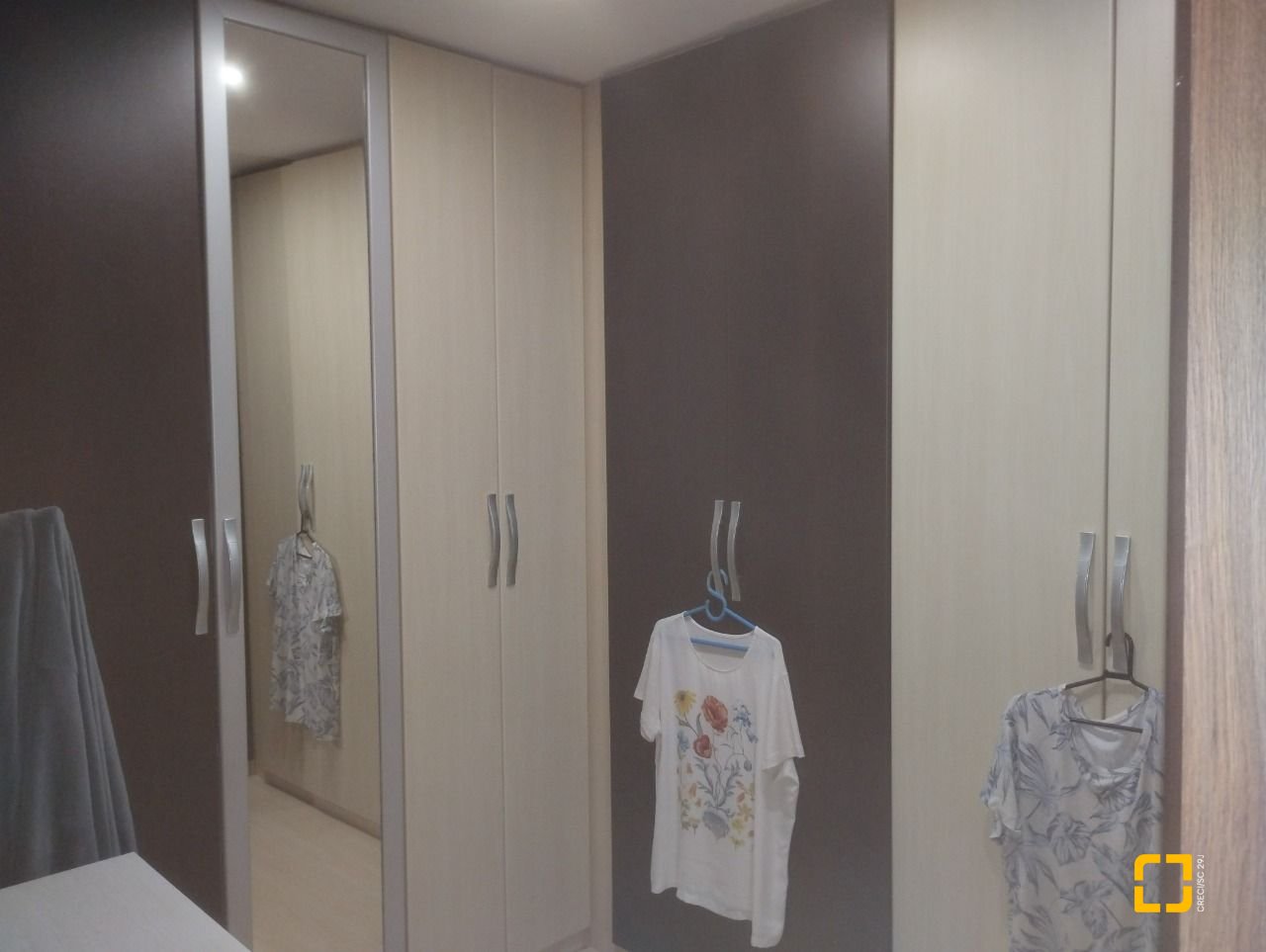 Casa com 420m², 5 quartos (sendo 3 suítes), 2 garagens, no bairro Barreiros em São José