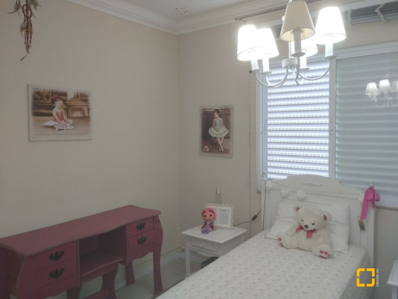 Casa com 420m², 5 quartos (sendo 3 suítes), 2 garagens, no bairro Barreiros em São José