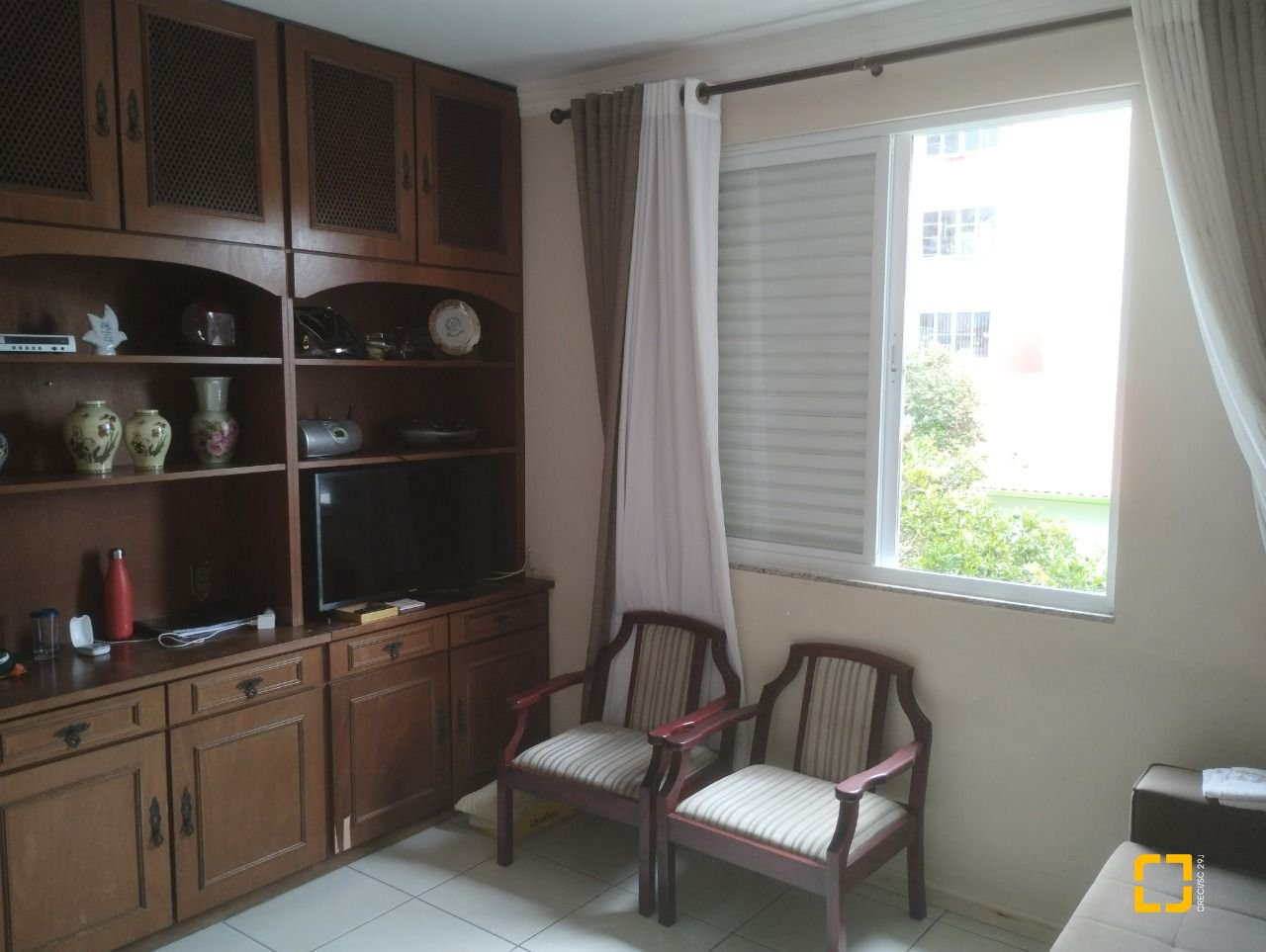 Casa com 420m², 5 quartos (sendo 3 suítes), 2 garagens, no bairro Barreiros em São José