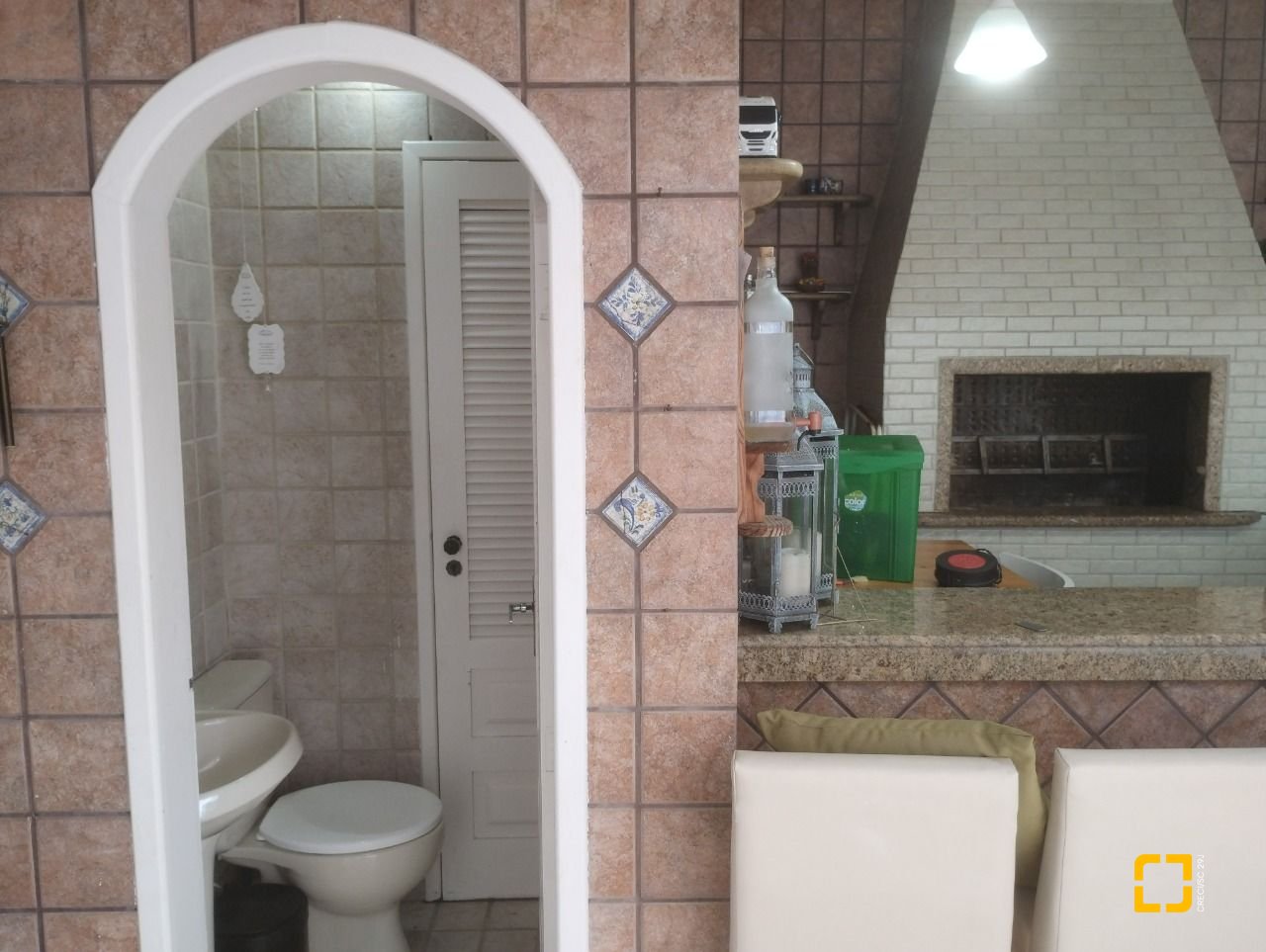 Casa com 420m², 5 quartos (sendo 3 suítes), 2 garagens, no bairro Barreiros em São José