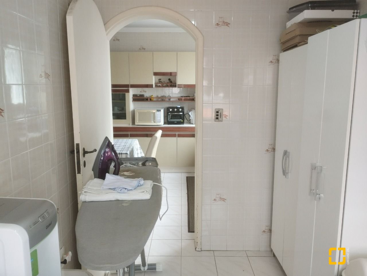 Casa com 420m², 5 quartos (sendo 3 suítes), 2 garagens, no bairro Barreiros em São José