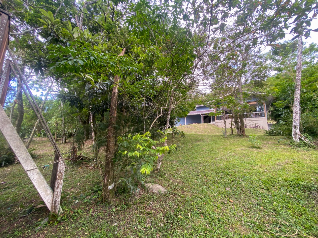 Casa com 200m², 4 quartos (sendo 1 suíte), 2 garagens, no bairro Ratones em Florianópolis