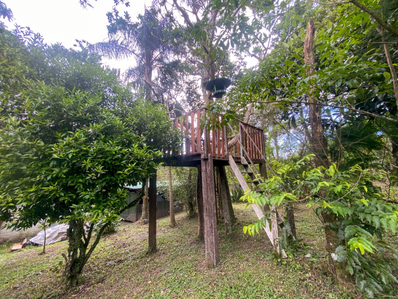 Casa com 200m², 4 quartos (sendo 1 suíte), 2 garagens, no bairro Ratones em Florianópolis