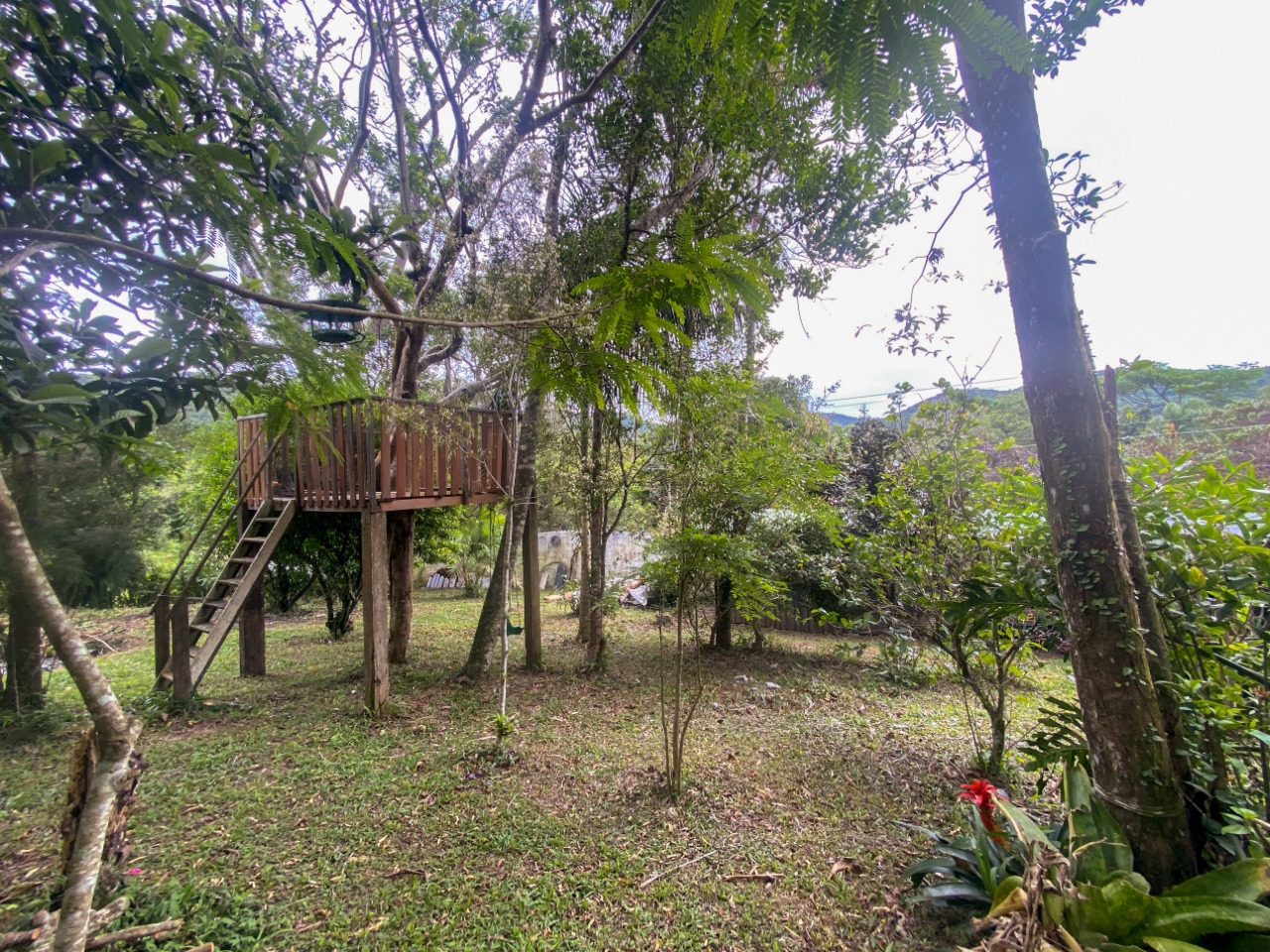 Casa com 200m², 4 quartos (sendo 1 suíte), 2 garagens, no bairro Ratones em Florianópolis