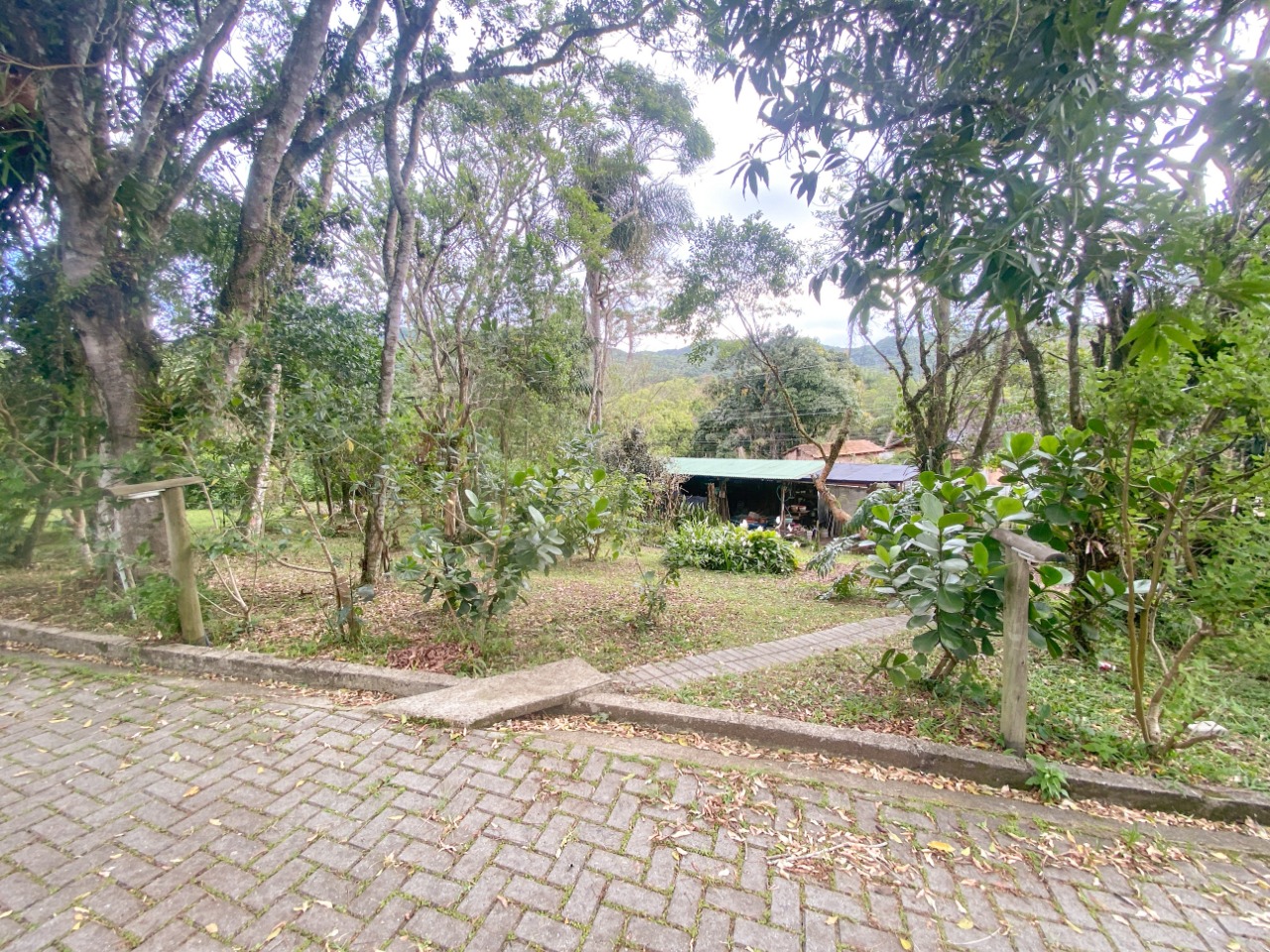 Casa com 200m², 4 quartos (sendo 1 suíte), 2 garagens, no bairro Ratones em Florianópolis
