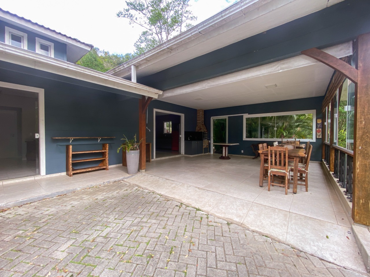 Casa com 200m², 4 quartos (sendo 1 suíte), 2 garagens, no bairro Ratones em Florianópolis