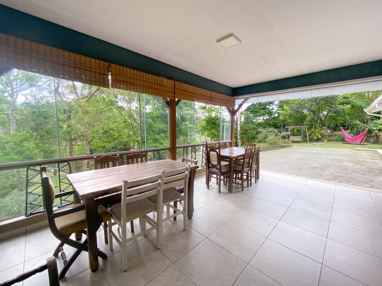 Casa com 200m², 4 quartos (sendo 1 suíte), 2 garagens, no bairro Ratones em Florianópolis