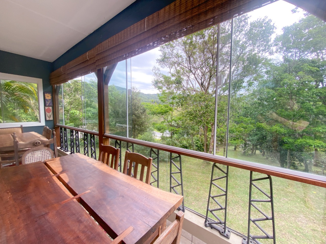 Casa com 200m², 4 quartos (sendo 1 suíte), 2 garagens, no bairro Ratones em Florianópolis
