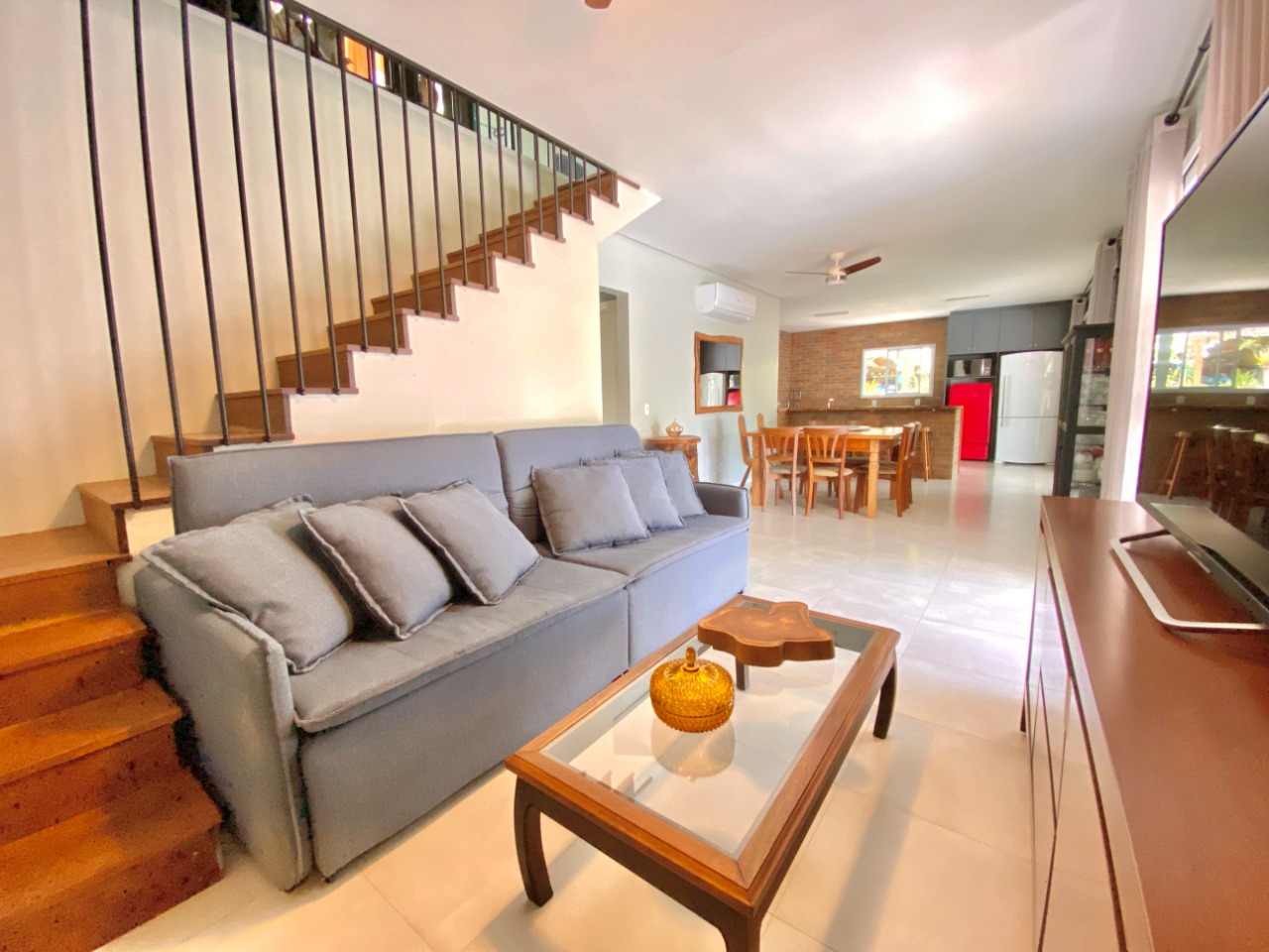 Casa com 200m², 4 quartos (sendo 1 suíte), 2 garagens, no bairro Ratones em Florianópolis
