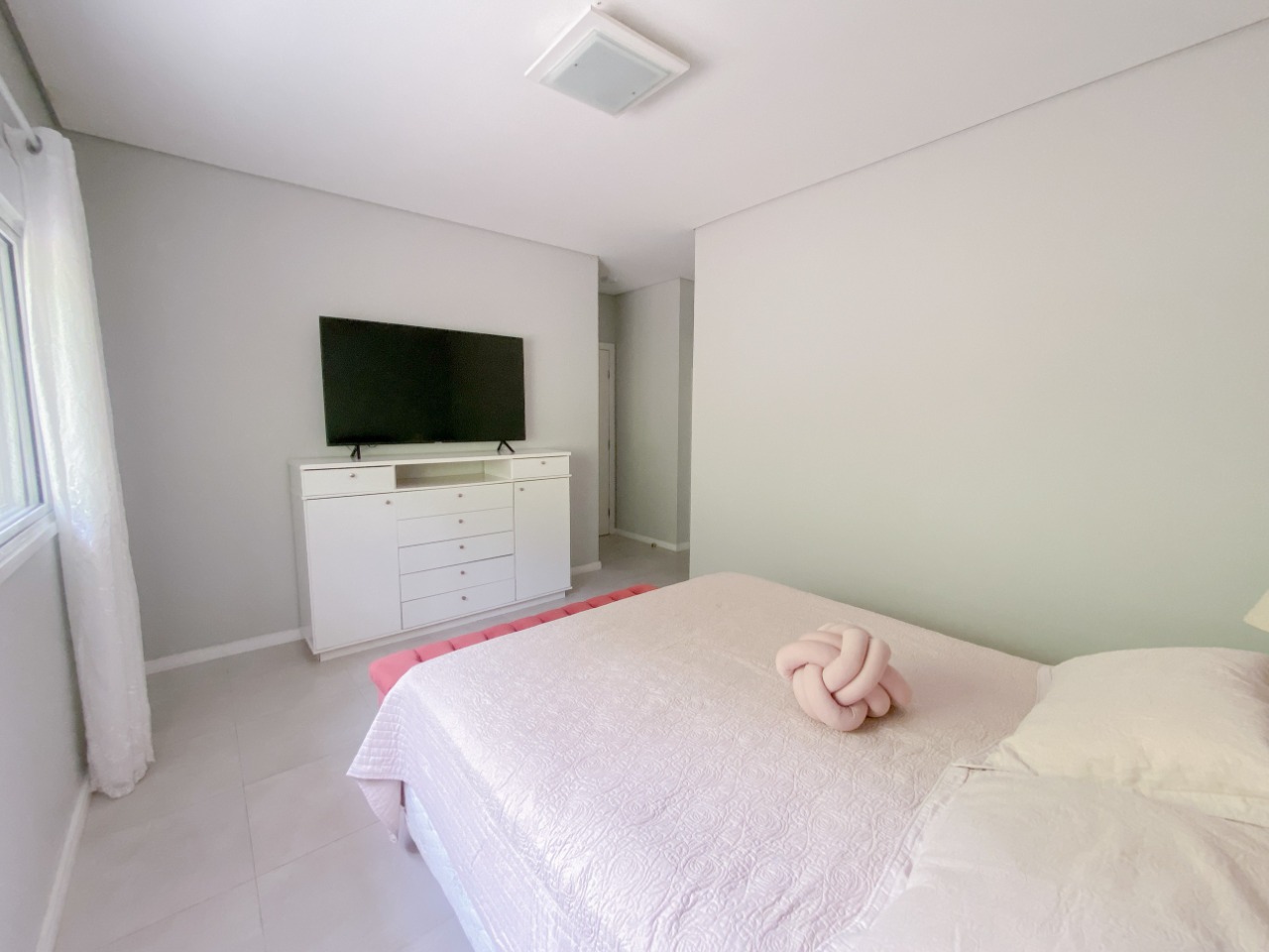 Casa com 200m², 4 quartos (sendo 1 suíte), 2 garagens, no bairro Ratones em Florianópolis