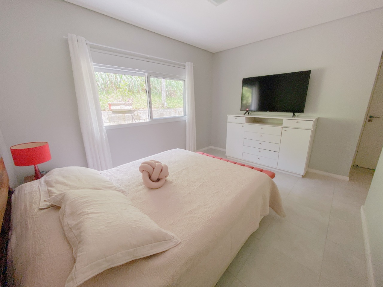 Casa com 200m², 4 quartos (sendo 1 suíte), 2 garagens, no bairro Ratones em Florianópolis