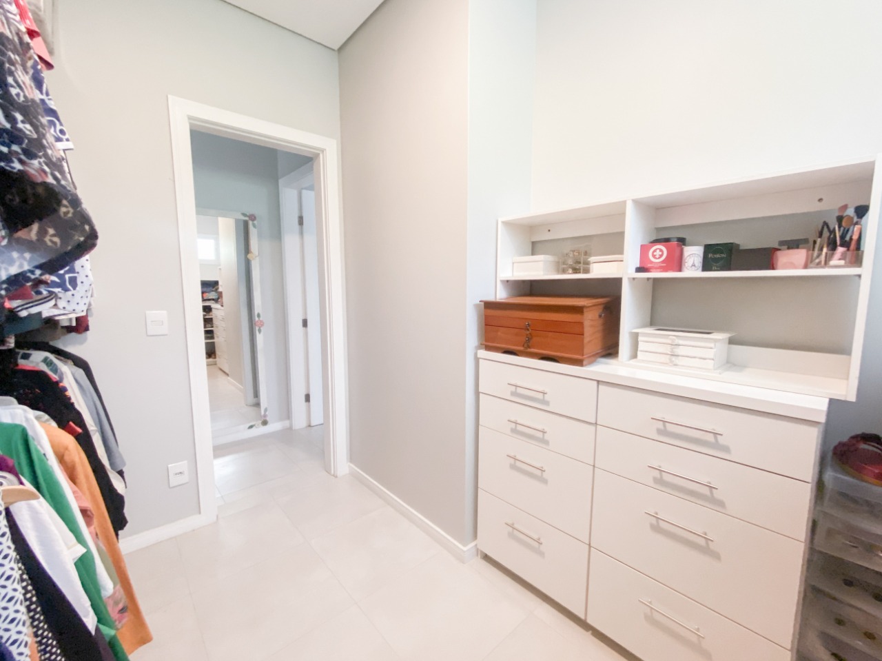 Casa com 200m², 4 quartos (sendo 1 suíte), 2 garagens, no bairro Ratones em Florianópolis