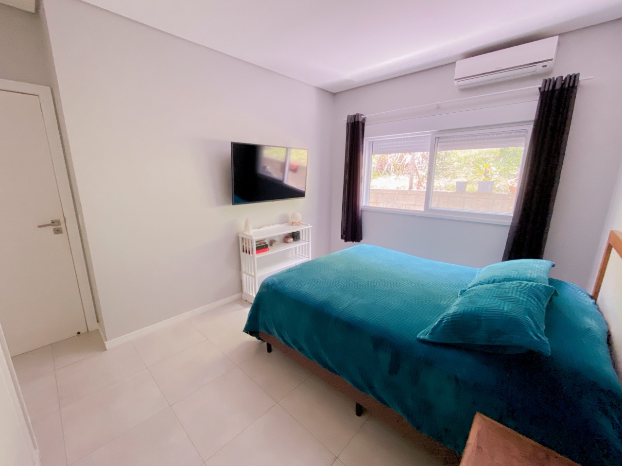 Casa com 200m², 4 quartos (sendo 1 suíte), 2 garagens, no bairro Ratones em Florianópolis