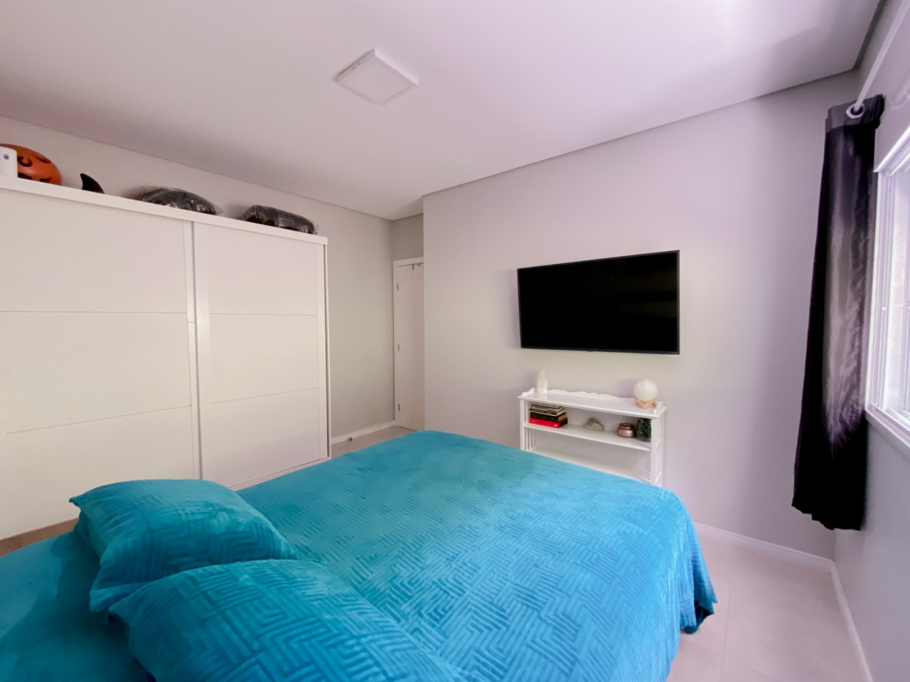 Casa com 200m², 4 quartos (sendo 1 suíte), 2 garagens, no bairro Ratones em Florianópolis