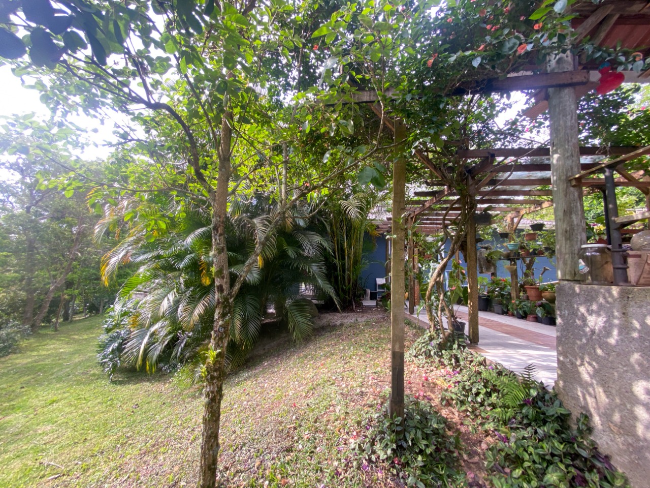 Casa com 200m², 4 quartos (sendo 1 suíte), 2 garagens, no bairro Ratones em Florianópolis