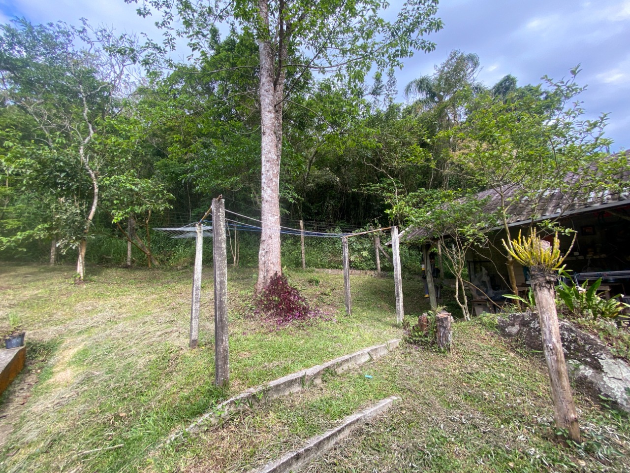 Casa com 200m², 4 quartos (sendo 1 suíte), 2 garagens, no bairro Ratones em Florianópolis