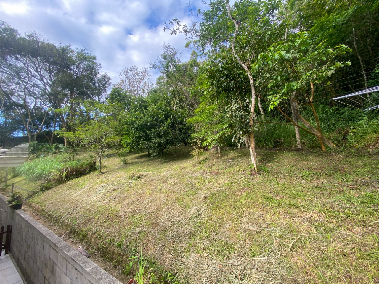 Casa com 200m², 4 quartos (sendo 1 suíte), 2 garagens, no bairro Ratones em Florianópolis