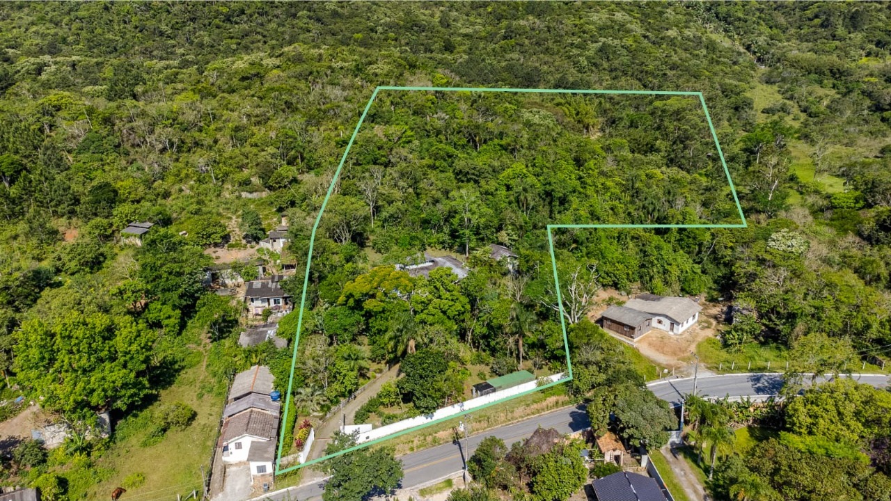 Casa com 200m², 4 quartos (sendo 1 suíte), 2 garagens, no bairro Ratones em Florianópolis