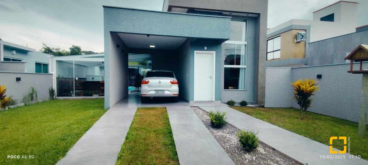 Casa com 145m², 4 quartos (sendo 1 suíte), 2 garagens, no bairro Ingleses em Florianópolis