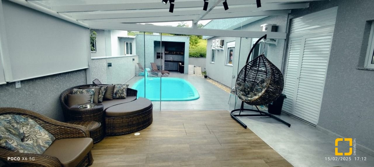 Casa com 145m², 4 quartos (sendo 1 suíte), 2 garagens, no bairro Ingleses em Florianópolis