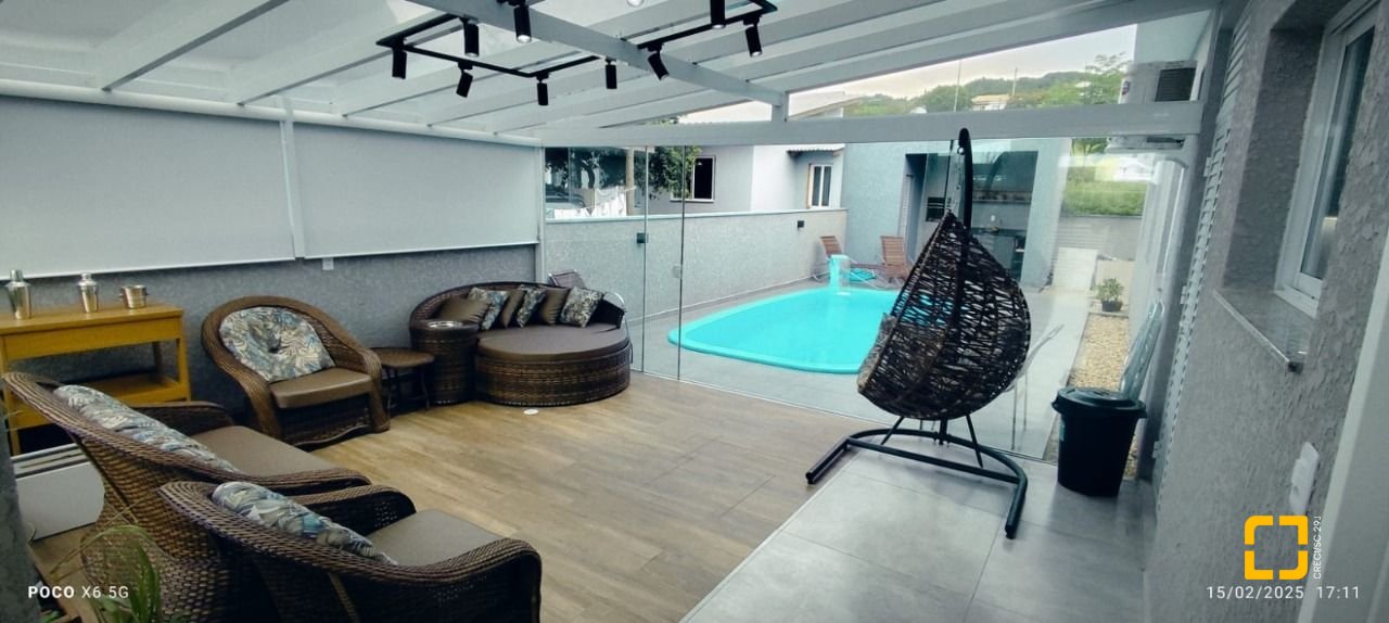 Casa com 145m², 4 quartos (sendo 1 suíte), 2 garagens, no bairro Ingleses em Florianópolis