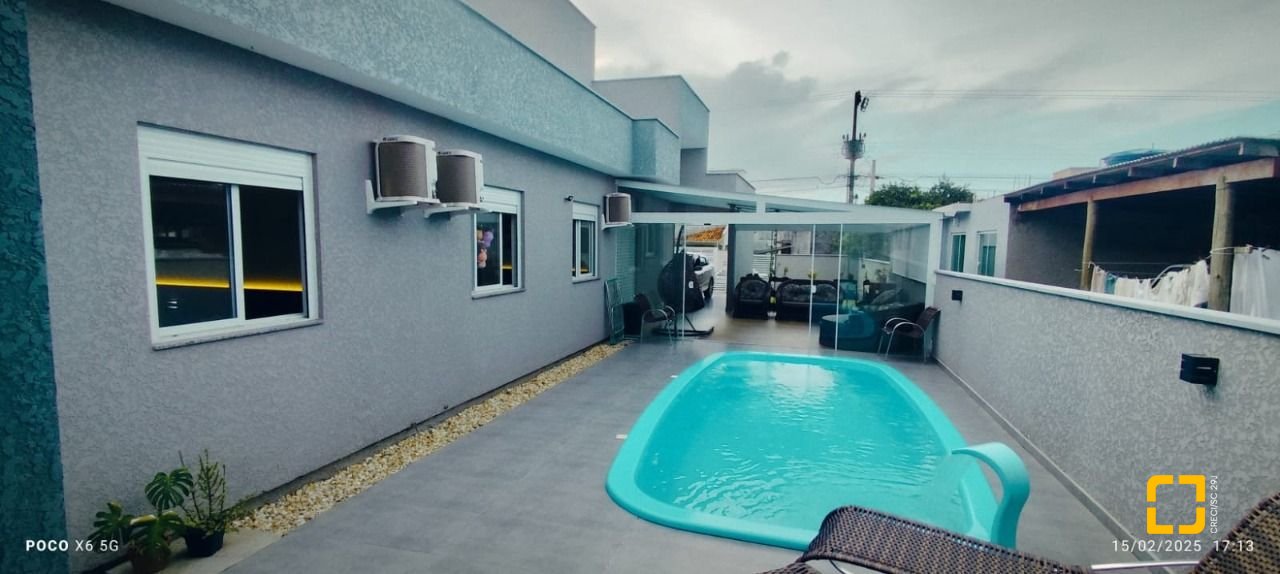 Casa com 145m², 4 quartos (sendo 1 suíte), 2 garagens, no bairro Ingleses em Florianópolis
