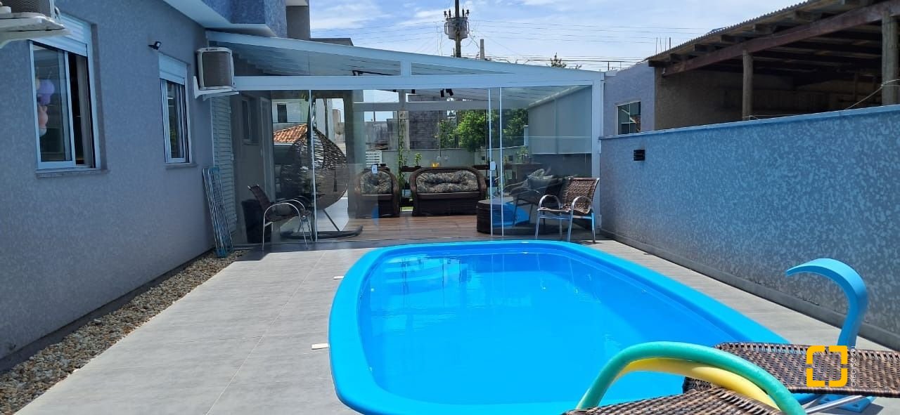 Casa com 145m², 4 quartos (sendo 1 suíte), 2 garagens, no bairro Ingleses em Florianópolis