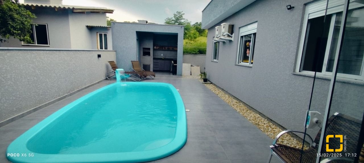 Casa com 145m², 4 quartos (sendo 1 suíte), 2 garagens, no bairro Ingleses em Florianópolis