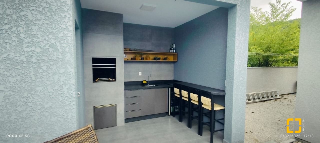 Casa com 145m², 4 quartos (sendo 1 suíte), 2 garagens, no bairro Ingleses em Florianópolis