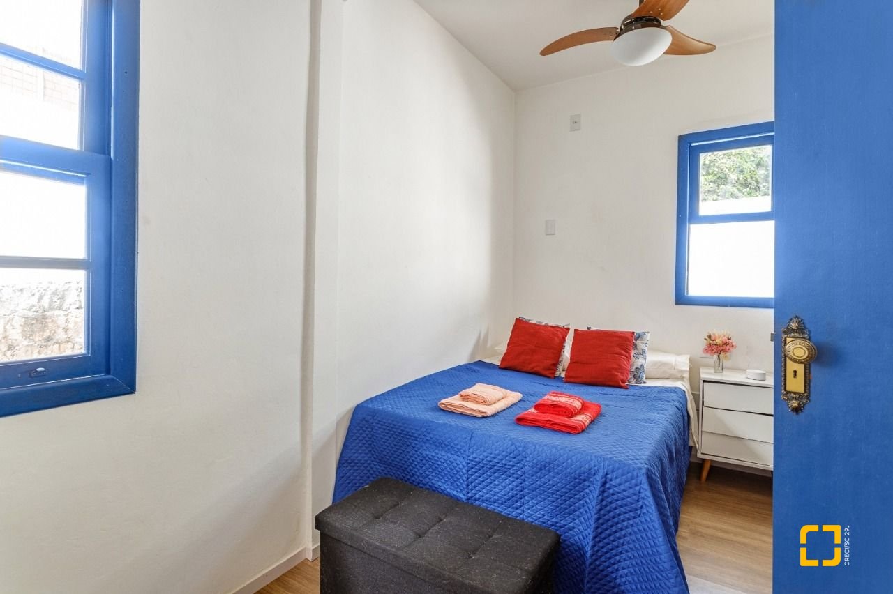 Casa com 117m², 4 quartos (sendo 1 suíte), 2 garagens, no bairro Sambaqui em Florianópolis