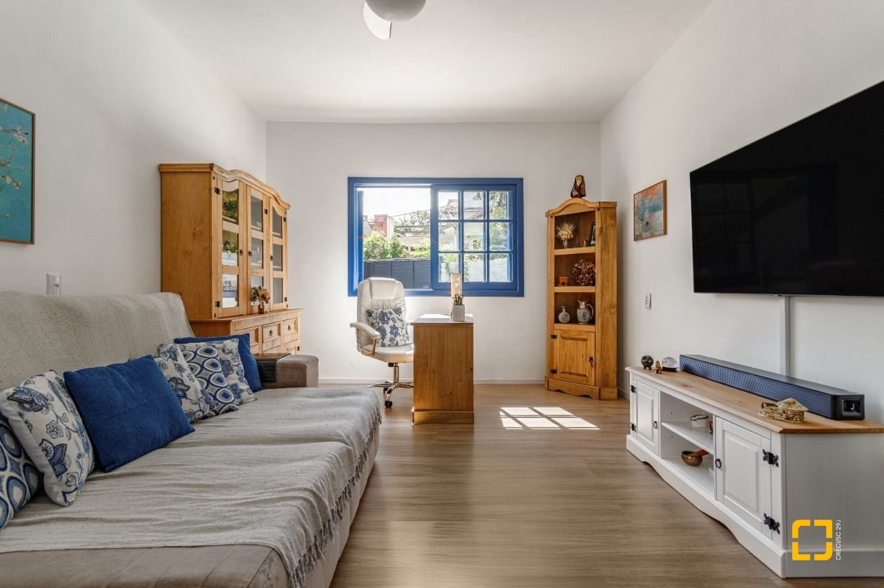 Casa com 117m², 4 quartos (sendo 1 suíte), 2 garagens, no bairro Sambaqui em Florianópolis