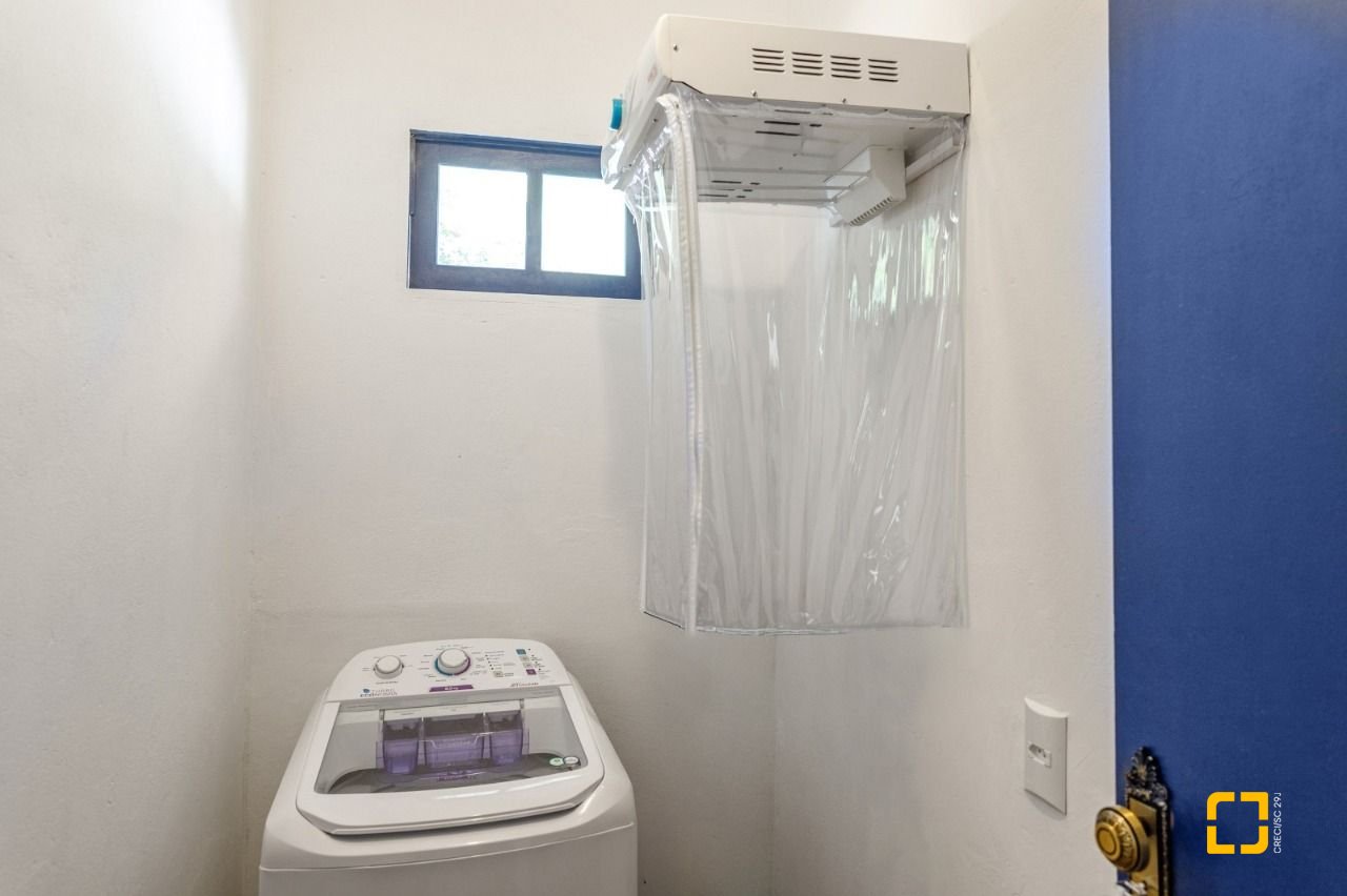 Casa com 117m², 4 quartos (sendo 1 suíte), 2 garagens, no bairro Sambaqui em Florianópolis