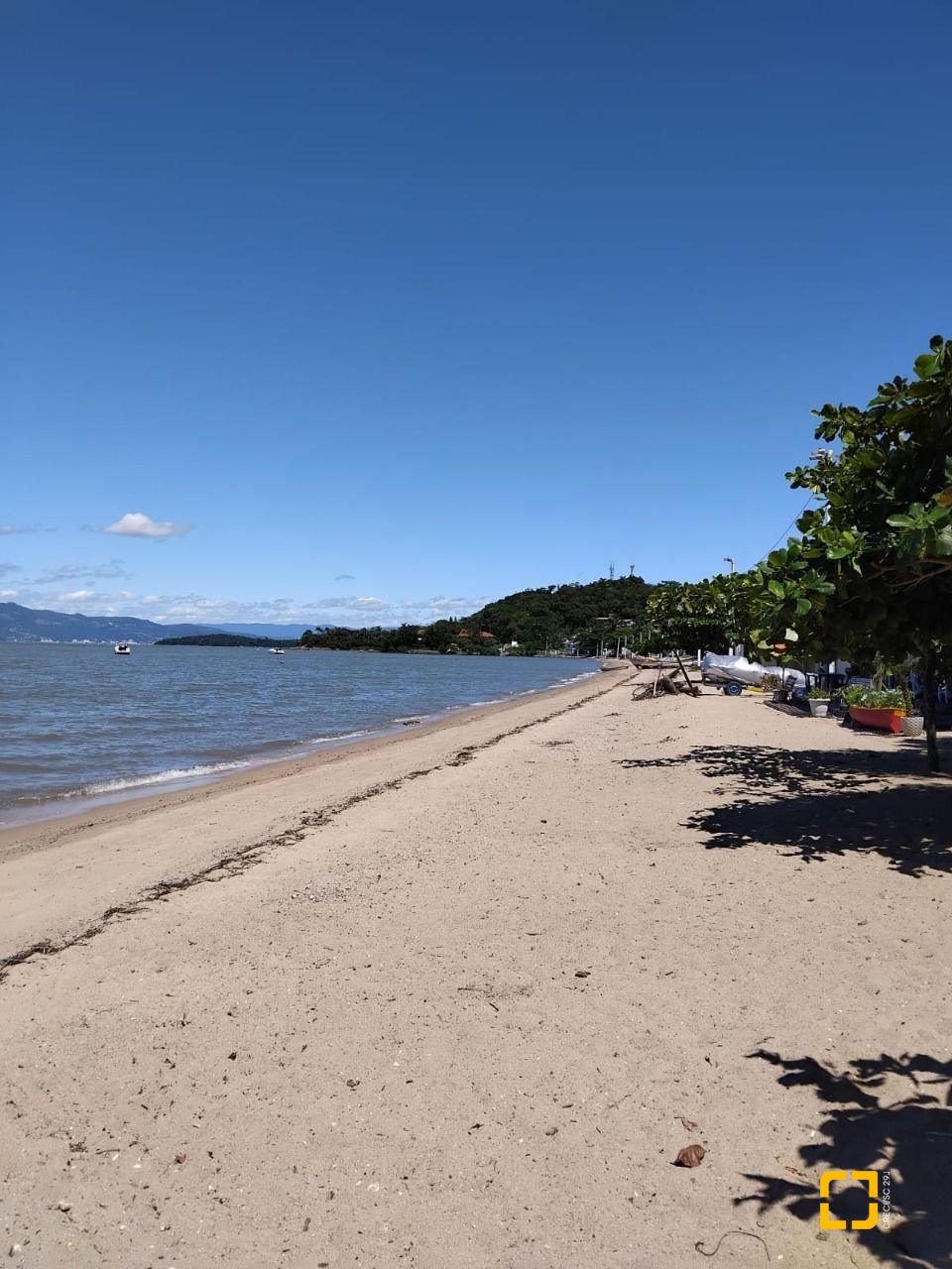 Casa com 117m², 4 quartos (sendo 1 suíte), 2 garagens, no bairro Sambaqui em Florianópolis
