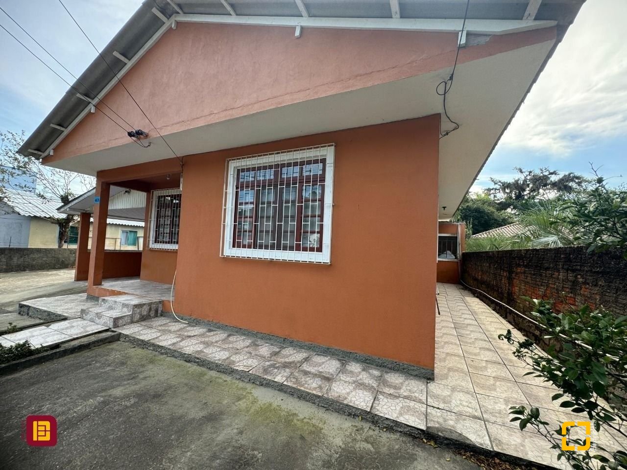 Casa com 150m², 6 quartos, 6 garagens, no bairro Rio Tavares em Florianópolis