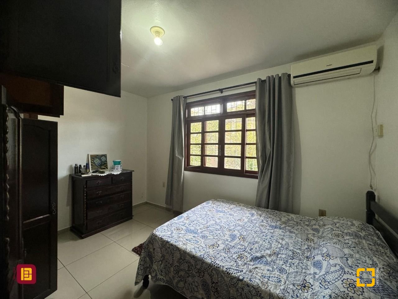Casa com 150m², 6 quartos, 6 garagens, no bairro Rio Tavares em Florianópolis