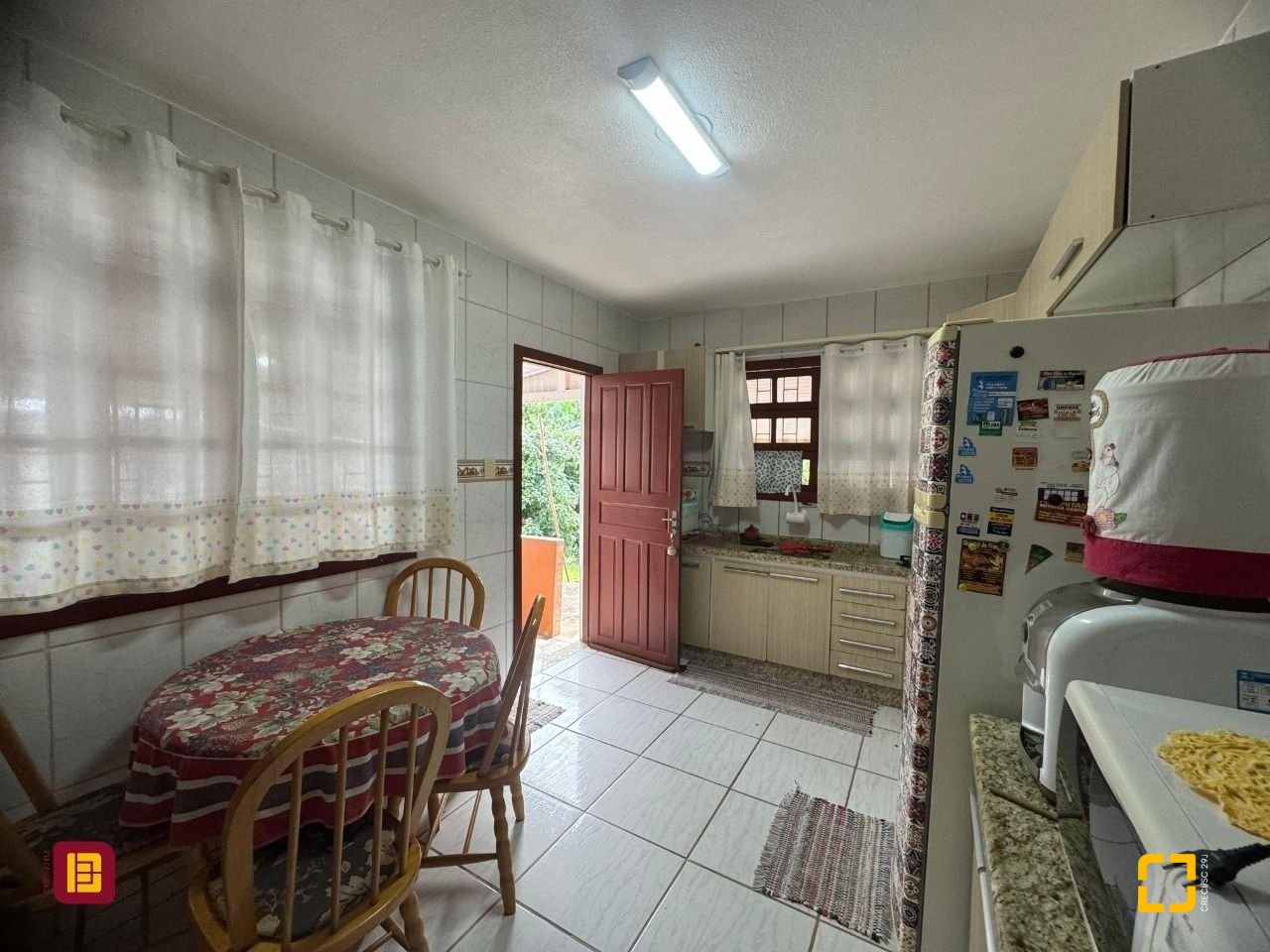 Casa com 150m², 6 quartos, 6 garagens, no bairro Rio Tavares em Florianópolis