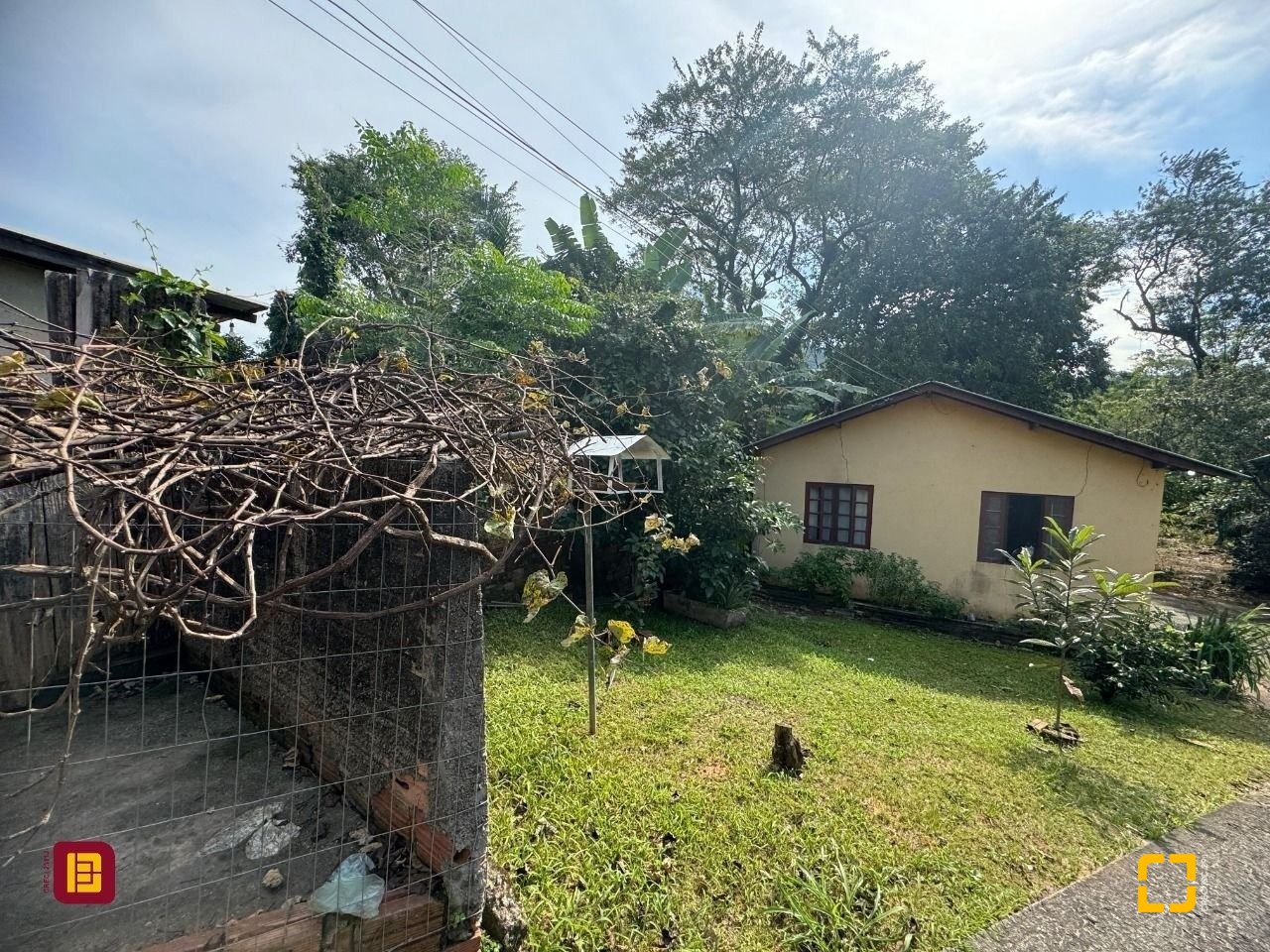 Casa com 150m², 6 quartos, 6 garagens, no bairro Rio Tavares em Florianópolis