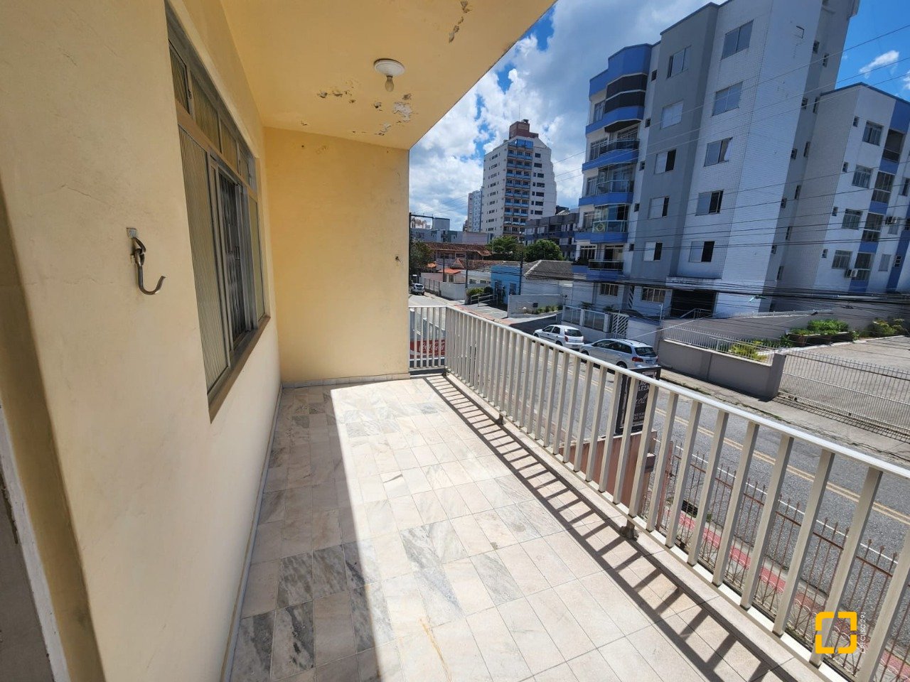 Casa com 330m², 5 quartos, 3 garagens, no bairro Balneário em Florianópolis