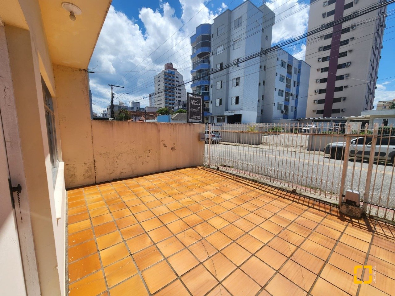 Casa com 330m², 5 quartos, 3 garagens, no bairro Balneário em Florianópolis