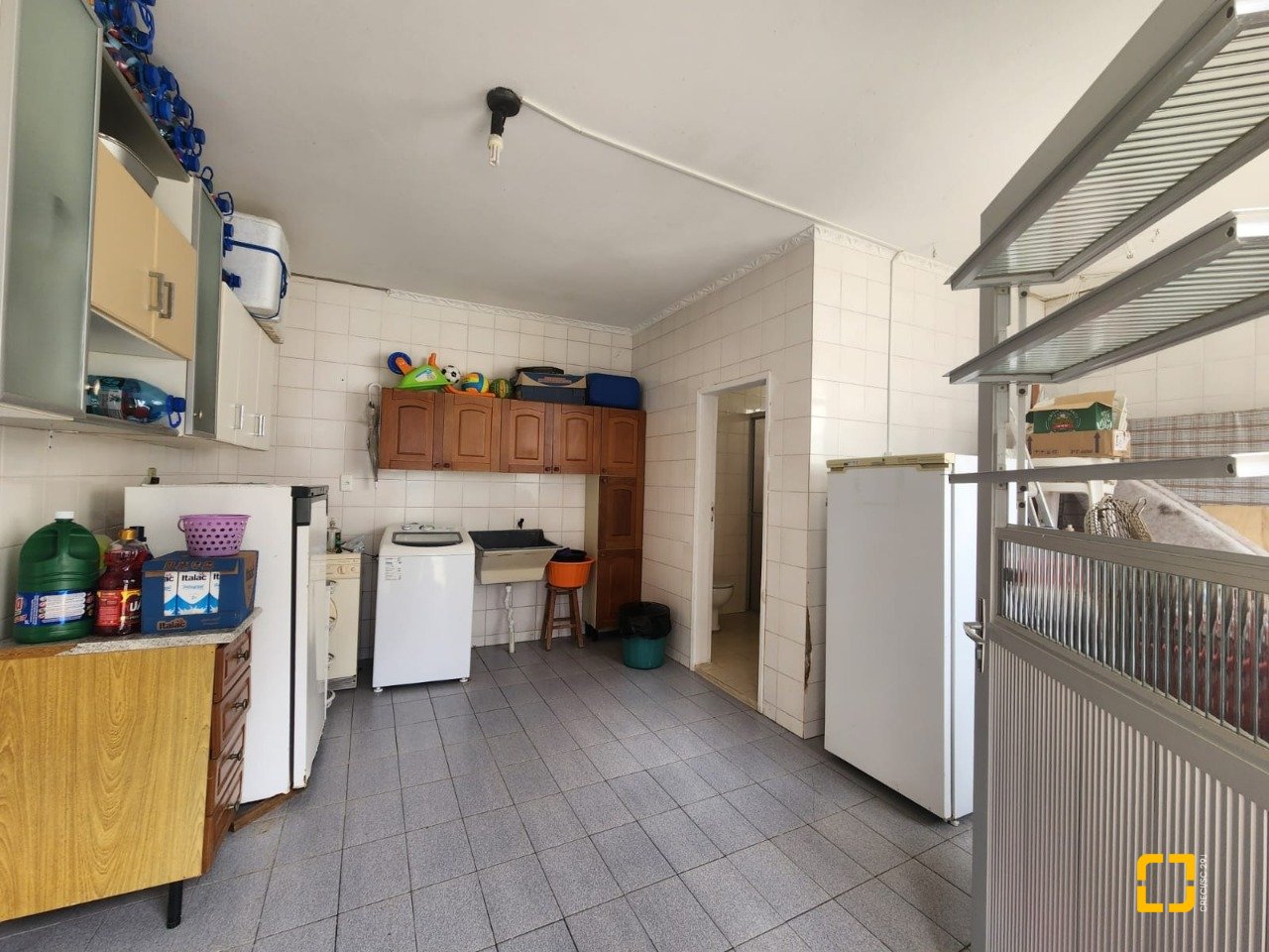 Casa com 330m², 5 quartos, 3 garagens, no bairro Balneário em Florianópolis