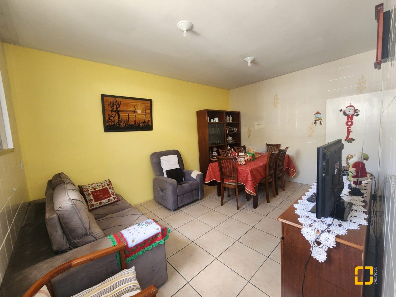 Casa com 330m², 5 quartos, 3 garagens, no bairro Balneário em Florianópolis