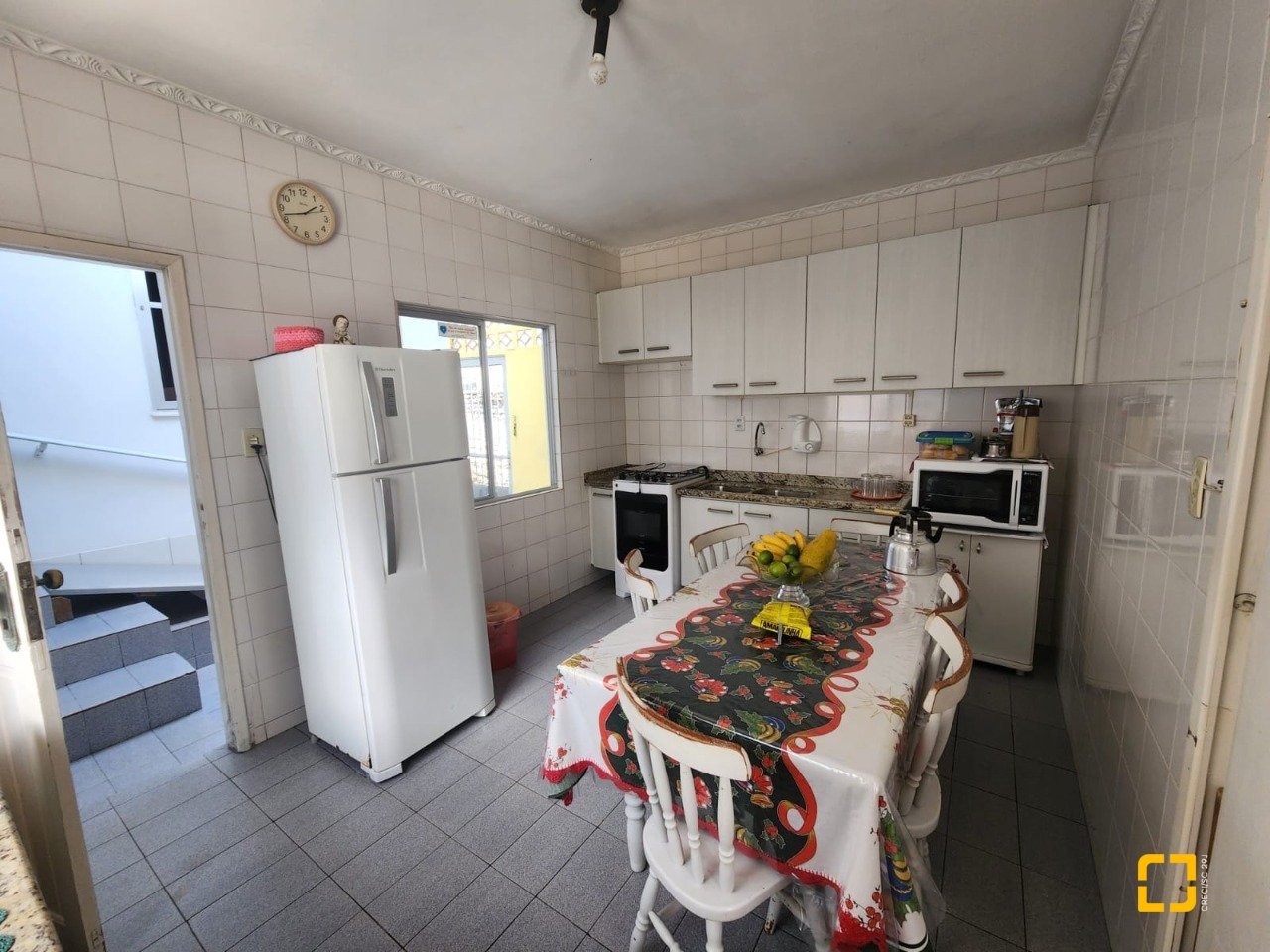 Casa com 330m², 5 quartos, 3 garagens, no bairro Balneário em Florianópolis