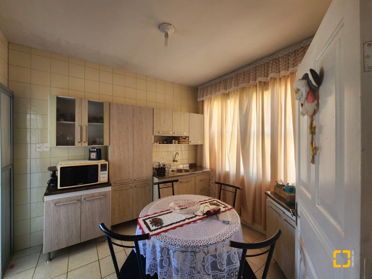 Casa com 330m², 5 quartos, 3 garagens, no bairro Balneário em Florianópolis