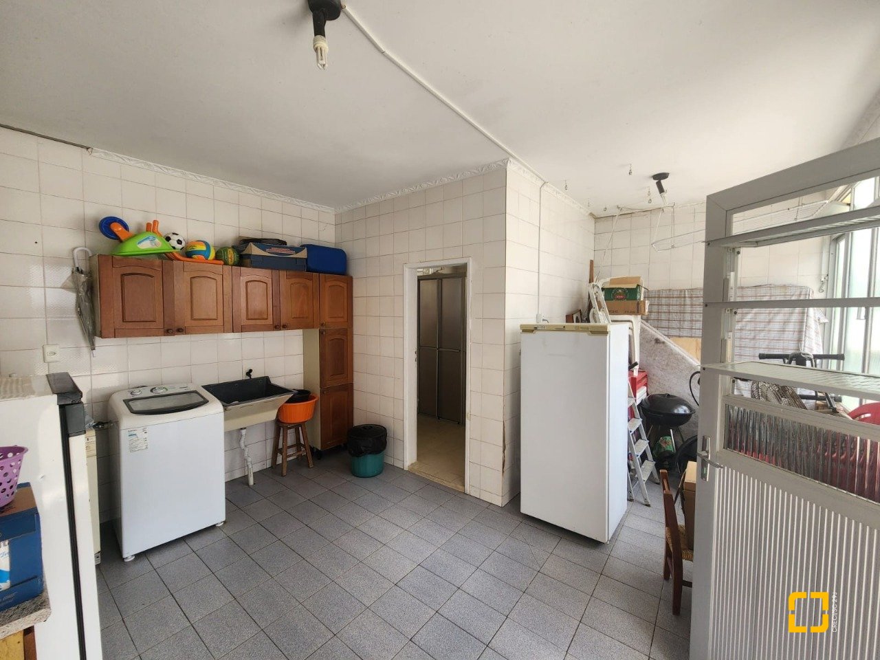 Casa com 330m², 5 quartos, 3 garagens, no bairro Balneário em Florianópolis