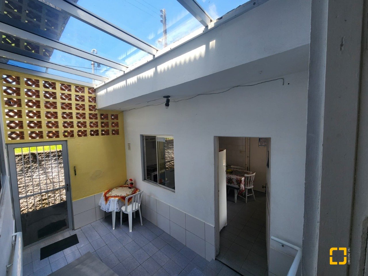 Casa com 330m², 5 quartos, 3 garagens, no bairro Balneário em Florianópolis