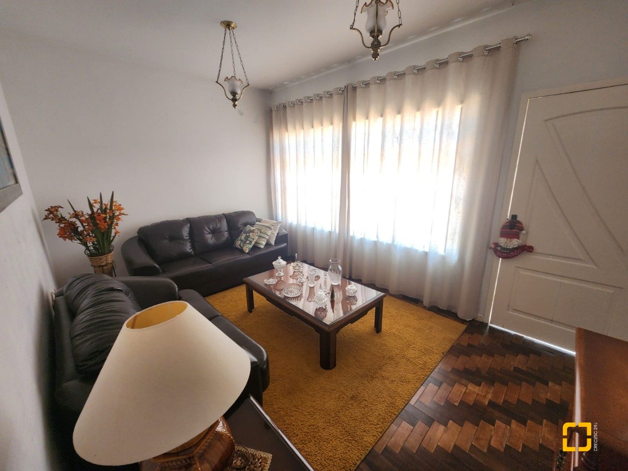 Casa com 330m², 5 quartos, 3 garagens, no bairro Balneário em Florianópolis