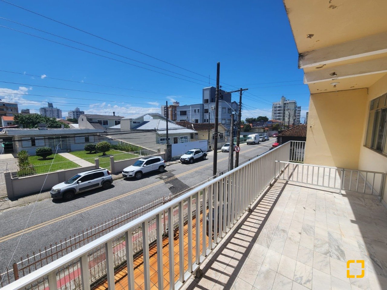Casa com 330m², 5 quartos, 3 garagens, no bairro Balneário em Florianópolis