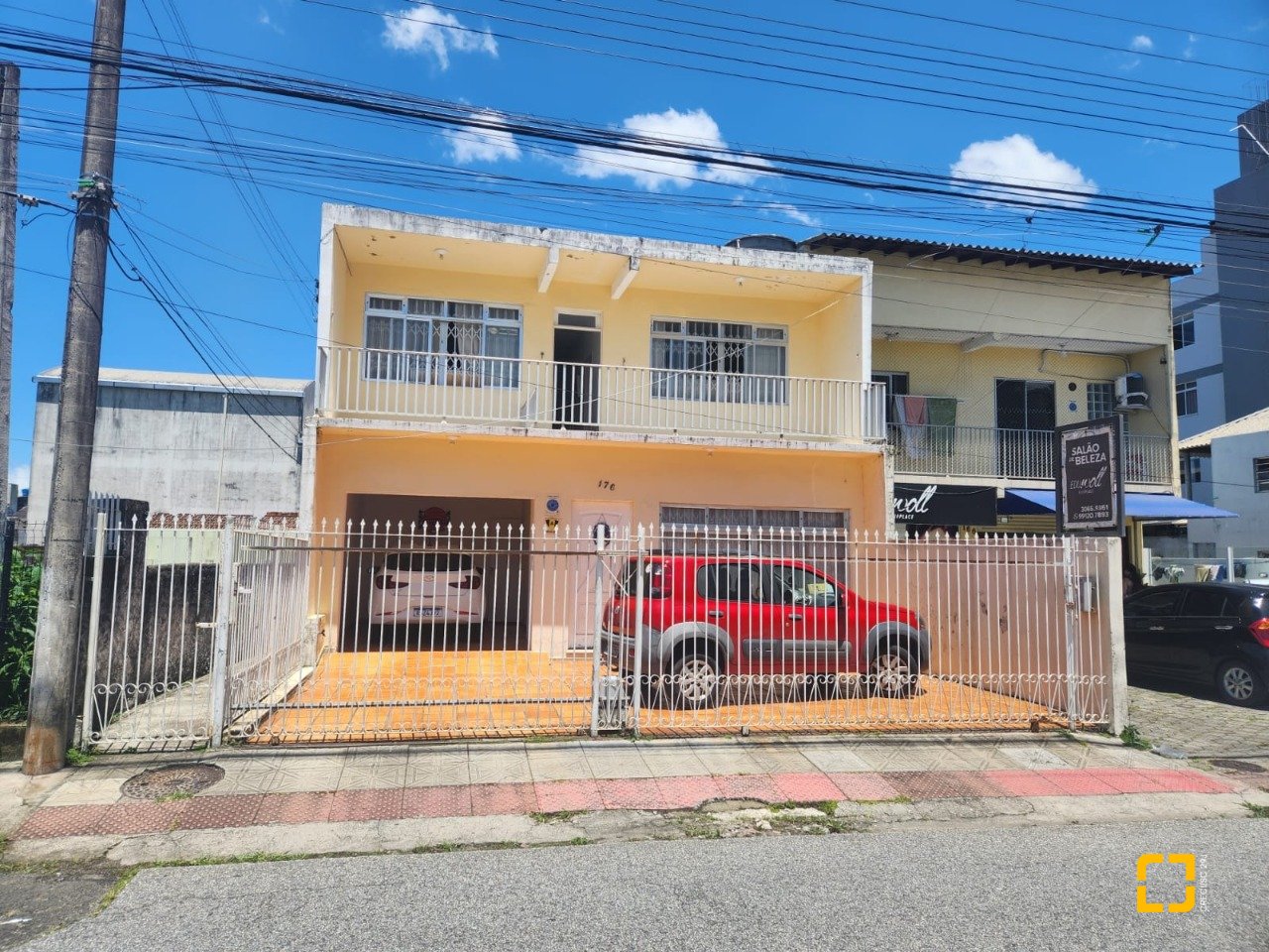 Casa com 330m², 5 quartos, 3 garagens, no bairro Balneário em Florianópolis
