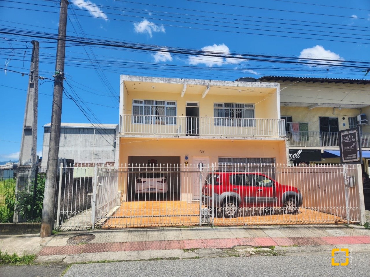 Casa com 330m², 5 quartos, 3 garagens, no bairro Balneário em Florianópolis
