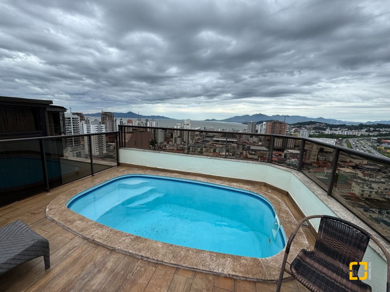 Apartamento com 225m², 2 quartos (sendo 2 suítes), 2 garagens, no bairro Kobrasol em São José